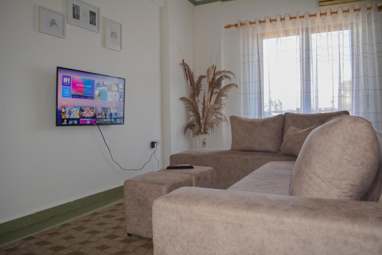 Moraceae Lovely Apartment ティラナ エクステリア 写真